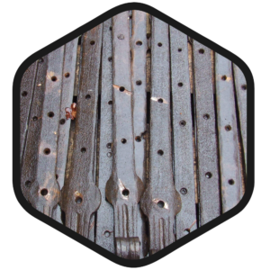 Elementy metalowe z epoki